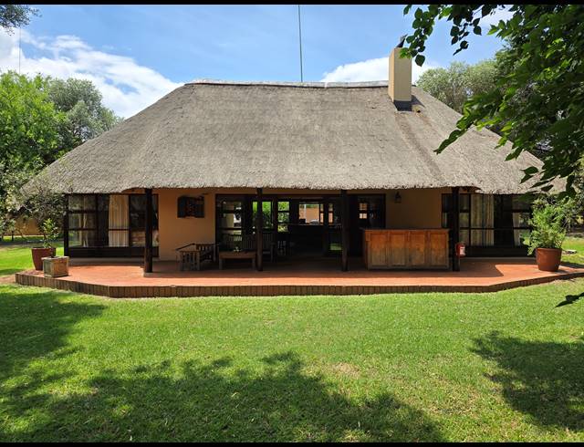 4 BEDROOM FREESTANDING FOR SALE IN LAKELAND ESTATE